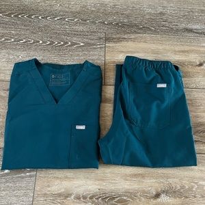 Figs Caribbean Blue Mens Set
Medium Top Chisec 
Small bottom Cairo cargo